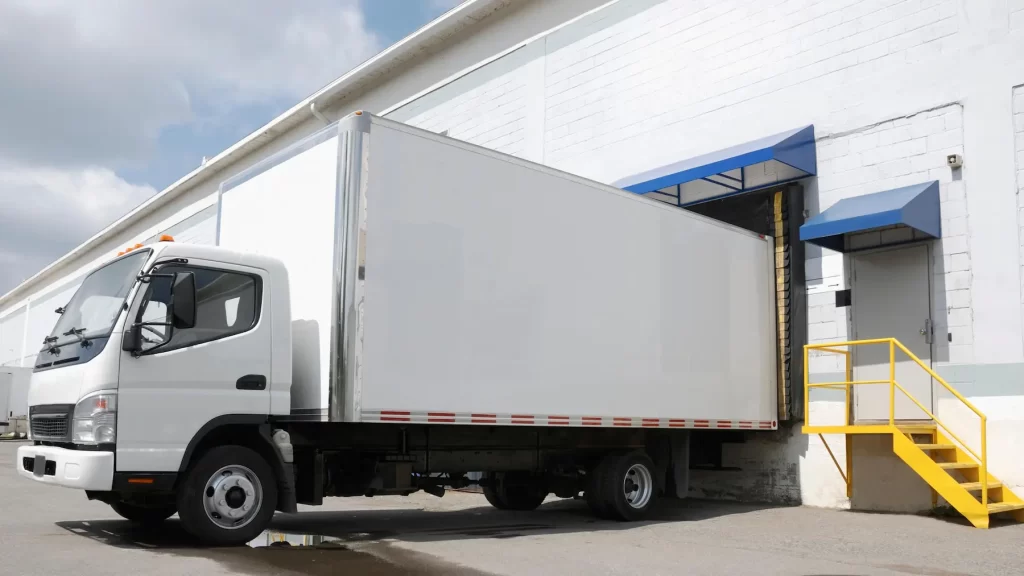 Cold chain delivery truck using reusable thermal covers to maintain product freshness in transport